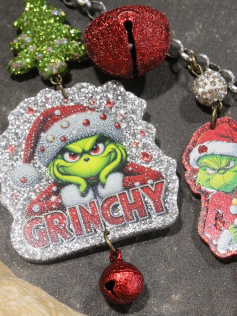 🎉 BOHO Just Grinchy Charm'd Necklace - Picture 5 of 6